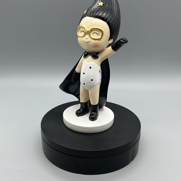 Flying girl with cap cute girl figure - Picture 6 of 6